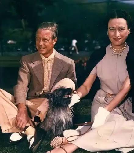爱德华八世为何深爱辛普森夫人：跨越世俗的深情羁绊-第1张图片-芙蓉之城