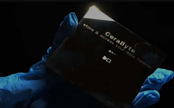 完爆SSD/HDD！新型玻璃硬盘寿命可达5000年：放入盐水中煮沸、烤箱烘烤完好无损-第2张图片-芙蓉之城