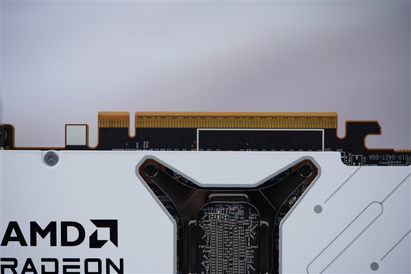 碾压RTX 5060 Ti！蓝宝石RX 9070 GRE GAMING OC 12GB DUAL显卡图赏-第10张图片-芙蓉之城