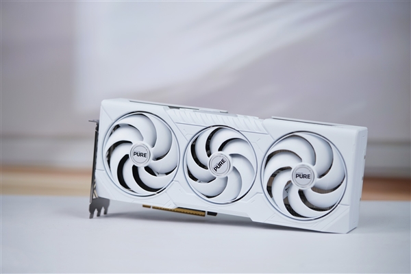 碾压RTX 5060 Ti！蓝宝石RX 9070 GRE GAMING OC 12GB DUAL显卡图赏-第2张图片-芙蓉之城