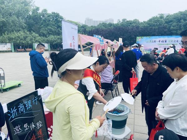 非遗漆扇传古韵 金融知识护万家——浙商银行北京分行创新开展投资者保护宣传活动-第1张图片-芙蓉之城