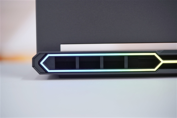 首次引入RGB 光效拉满！联想拯救者Y9000P 2025至尊版图赏-第11张图片-芙蓉之城