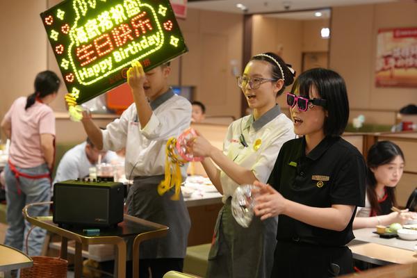 “文旅流量”变“餐饮增量”，“五一”海底捞单店最高翻台率超12轮-第1张图片-芙蓉之城