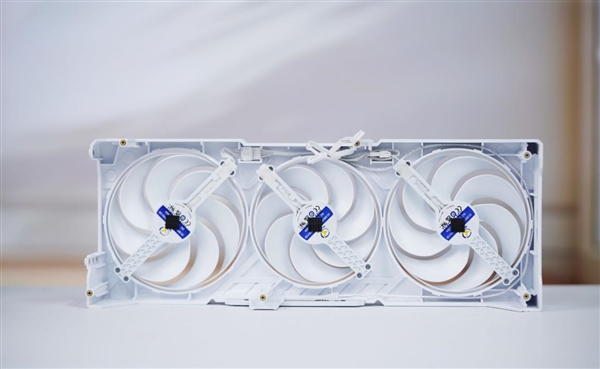 碾压RTX 5060 Ti！蓝宝石RX 9070 GRE GAMING OC 12GB DUAL显卡图赏-第18张图片-芙蓉之城